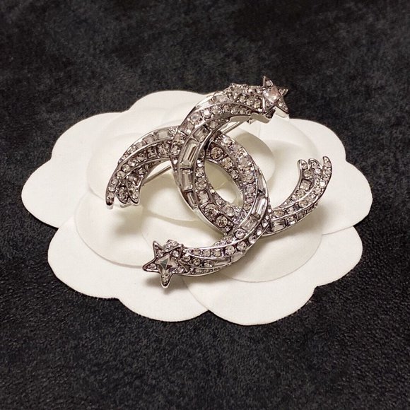 ๐โจAUTHENTICโจ๐ CHANEL brooch - Picture 1 of 6